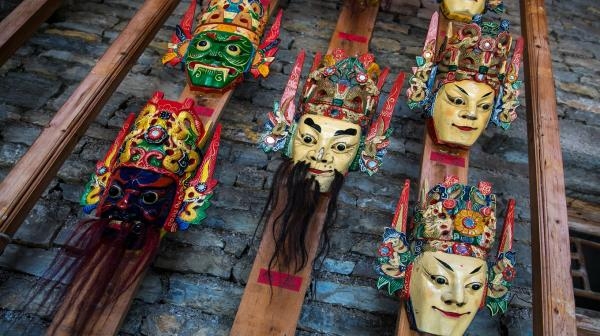 貴州民族服飾品牌設(shè)計的創(chuàng)新之路：傳統(tǒng)與現(xiàn)代的交響